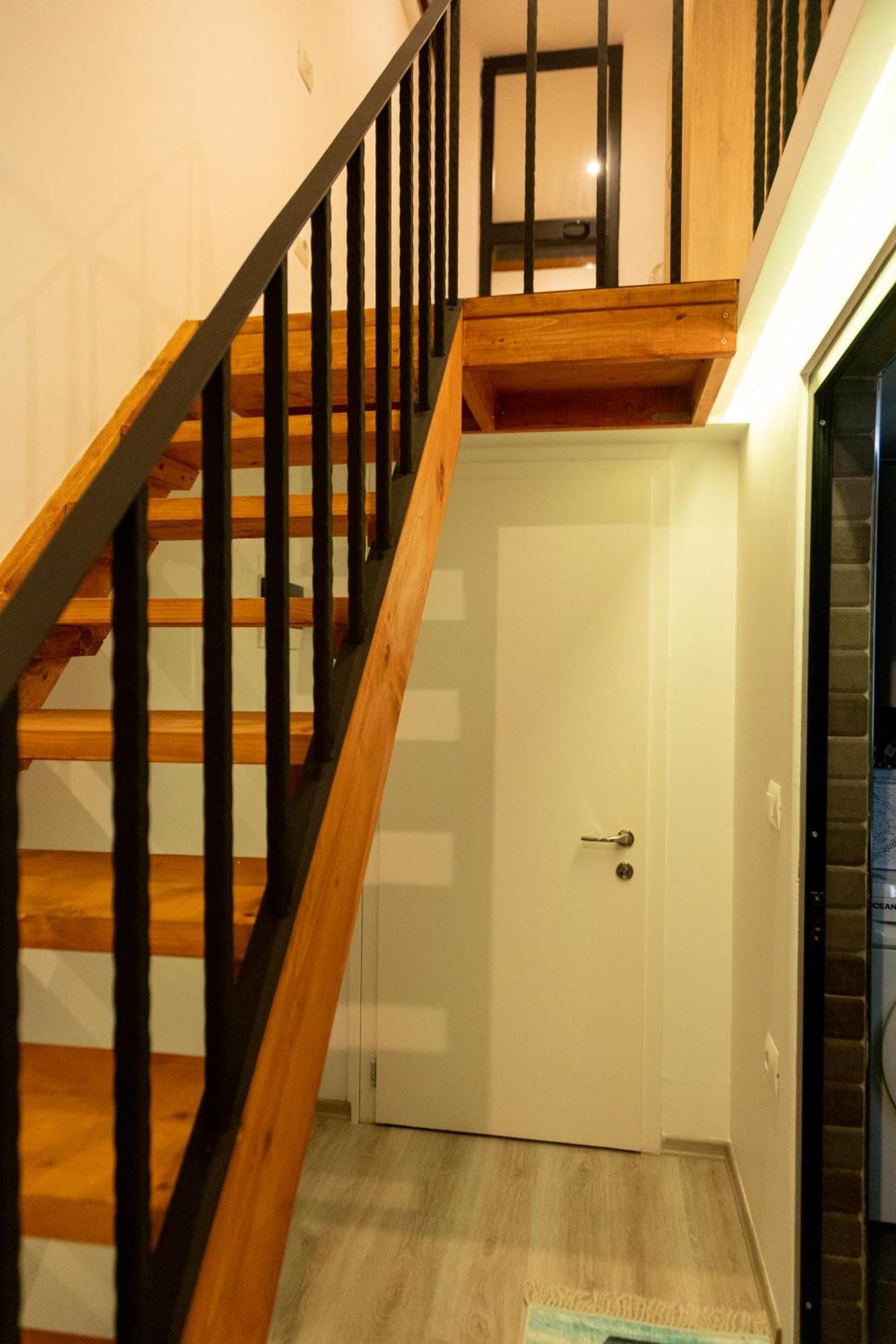 Cozy Loft-Blloku Downtown Hotel Tiranë Ngoại thất bức ảnh