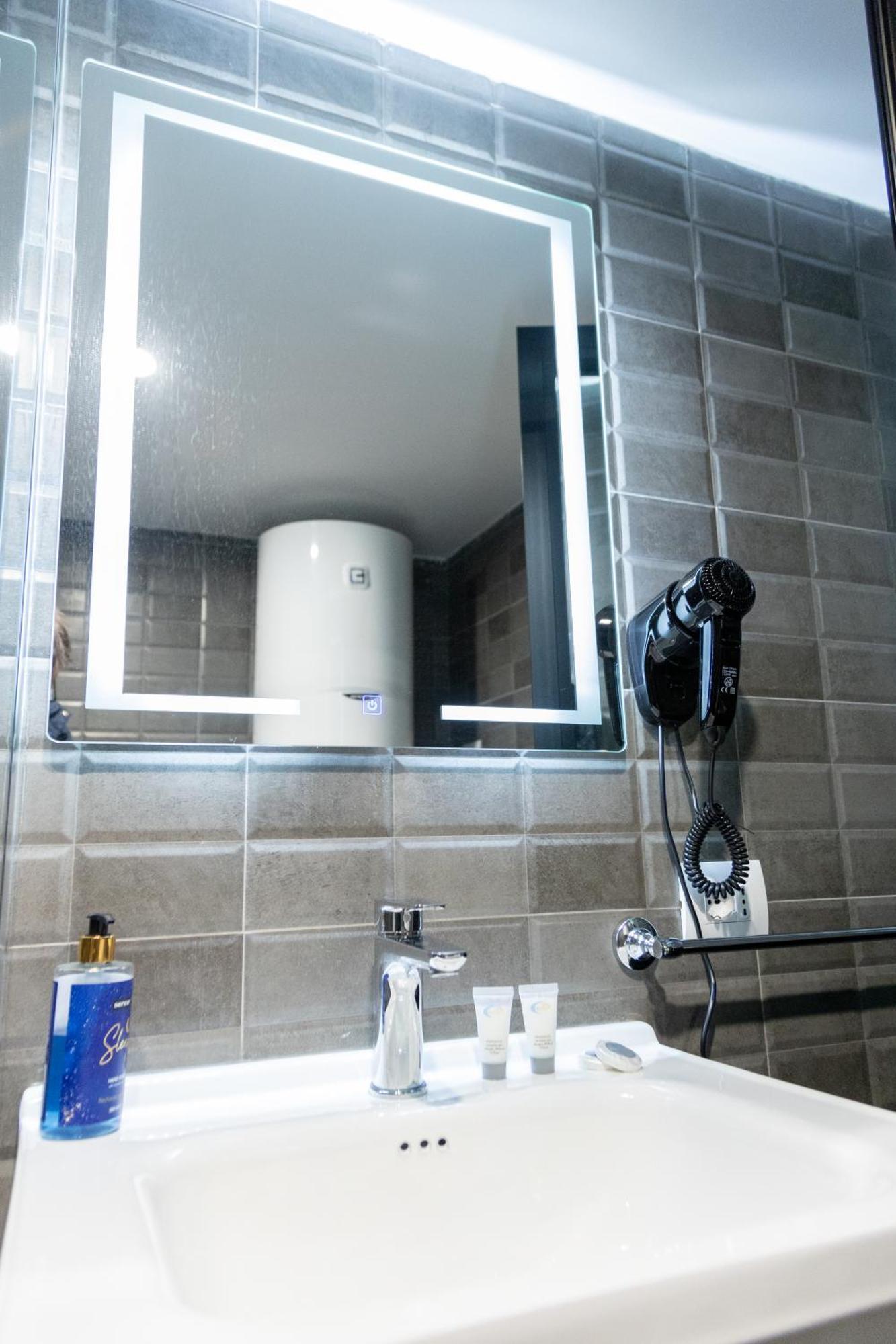 Cozy Loft-Blloku Downtown Hotel Tiranë Ngoại thất bức ảnh